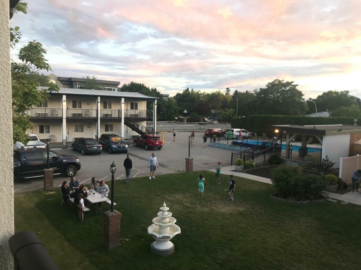 Oasis Inn Κελόουνα  Εξωτερικό φωτογραφία